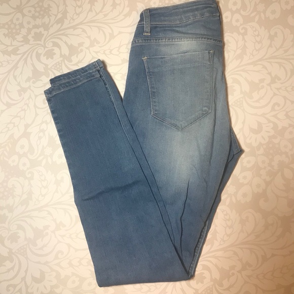 Hello Skinny Jeans - Picture 2 of 3